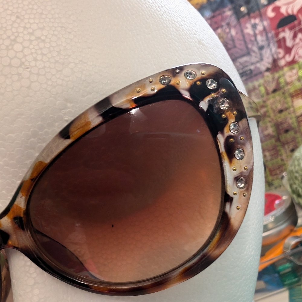 Steve Madden Sunglasses - Picture 2 of 6